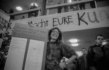 Occupation of the Palace of the Republic, 1990 (photo)