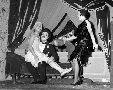 Oslo in the fall of 1959 Revy on chat noir entitled "It goes on the city". One of …, 1959 (photo)