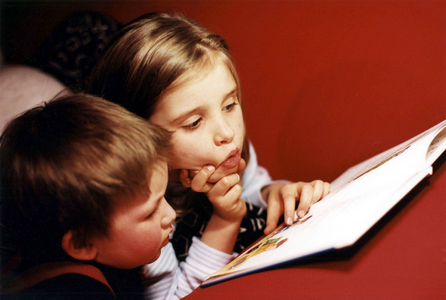 Children reading, 1999 (photo)