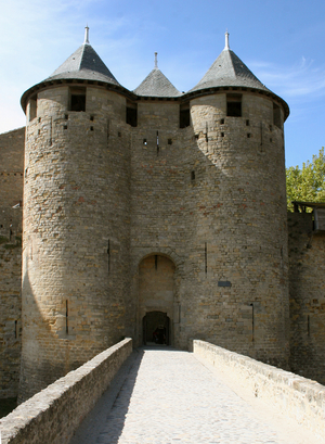 View of the medieval fortified city of Carcassonne, Southern France (photo)