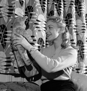 Oslo 19570220 Actor Synnøve Strigen has been selected to play Synnøve Solbakken in the movie of the same name …, 1957 (photo)