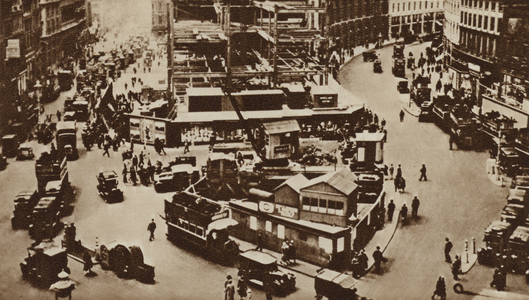 During the reconstruction of Piccadilly Circus, London, 20 April 1926 (b/w photo)