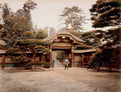 Gateway at Shiba Zojoji temple, Tokyo, 1880-1900