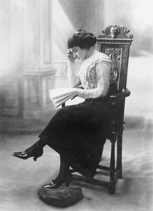 Women's and shoe fashions from 1909 (b/w photo)
