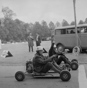 Soap-Box-Derby, 1950s (b/w photo)