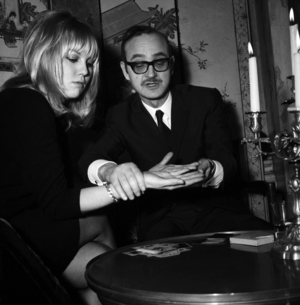 Palm reading (chiromancy) at the Premiere of the film "Le dimanche de la vie" 14 January 1967 (photo)