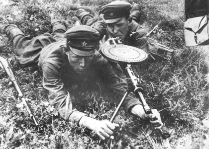 Light machine gun of the Red Army (b/w photo)