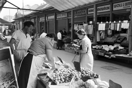 A trip to Vienna, Germany 1930s (b/w photo)