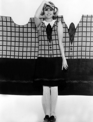 The dress for summer 1965 which can be made the time of a disc, all accessories are printed in smokescreen, you have just to do the seams