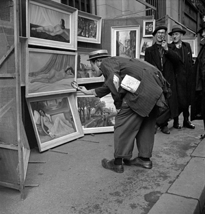 An American in Paris: Frank Billerbeck tries out his new clown routine in the streets of Paris ..., 1952 (photo)