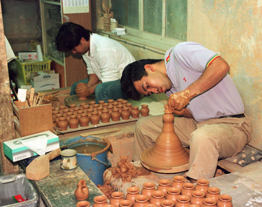 Pottery workshop in Naha, 1999 (photo)