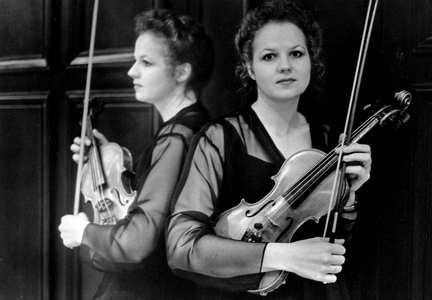 Black and white portrait of violinist, Gina Beukes (b/w photo)
