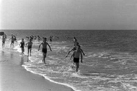 Vacation at the Baltic Sea, Germany 1930s (b/w photo)
