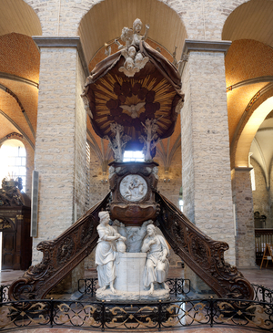 Collegiate church. Interior. Pulpit. Laurent Delvaux (1696-1778). Marble and wood. Baroque.