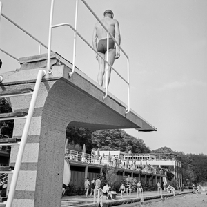 At the Opelbad swimming pool in the North of Wiesbaden, Germany 1930s (b/w photo)