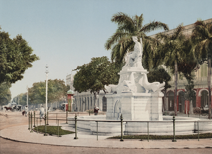 Monument to India (photo)