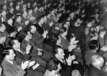 III Reich, Viennese workers in Berlin Winter Garden, 1938 (photo)