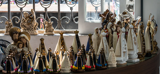 Religious icons on sale, Historic Centre, Salvador de Bahia, Brazil, March 2018 (photo)