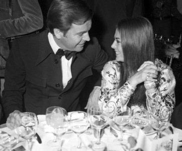 Robert Wagner and Natalie Wood during the dinner after the Concert of SylvieVartan, Paris, 18 September 1972 (photo)