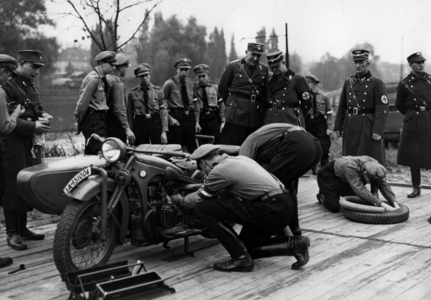 Final examin of the Motor HJ, 1936 (b/w photo)