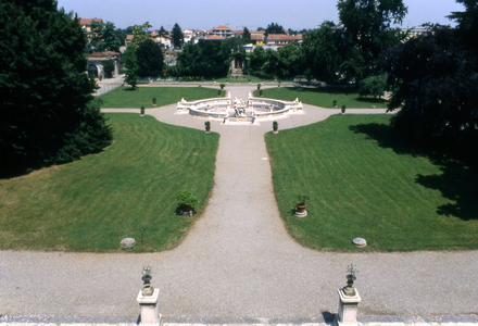 Park of the Nymphaeum with Galatea fountain, Villa Litta Visconti Borromeo Arese, Lainate, Lombardy, Italy (photo)