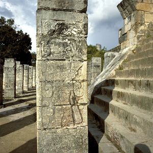 Column in front of the warrior temple in Chichen Itza, 1992 (photo)
