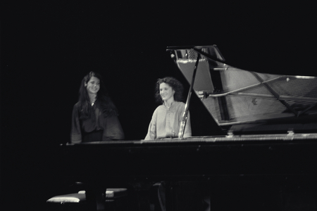 Katia And Marielle Labeque 1980 (photo)