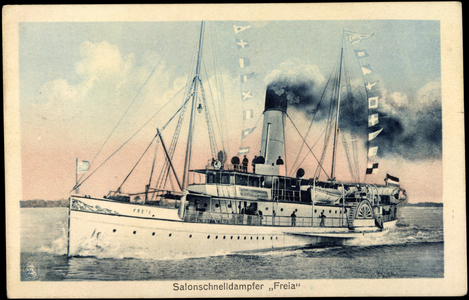 Salonfast steamer Freia in motion, Braeunlich