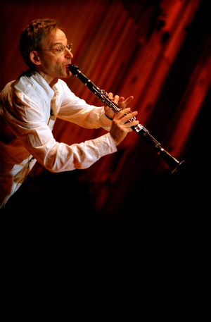 Kari Kriikku playing the solo in Kaija Saariaho 's