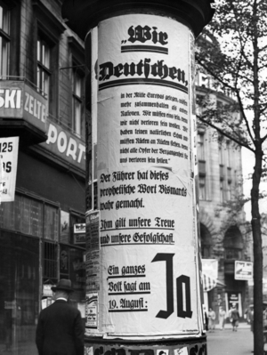 Call on a Berlin advertising column for the referendum on the Head of State of the German Reich, 1934 (b/w photo)