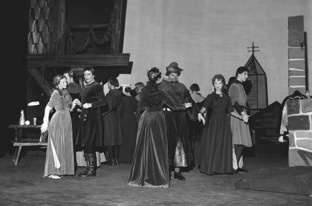 Oslo 19580906. The Norwegian theater opens the season with "Kristin Lavransdatter" …, 1958 (photo)