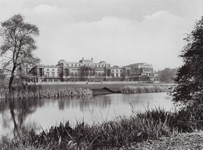Buckingham Palace: West Front of Buckingham Palace (b/w photo)