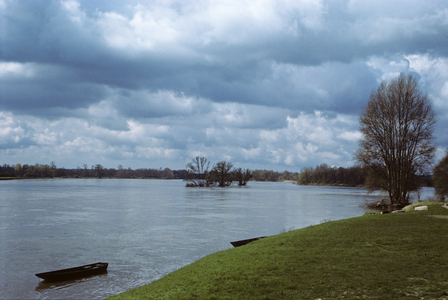 The Loire river (photo)