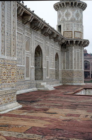The tomb of I'timād-ud-Daulah, Agra, 1623 (photo)