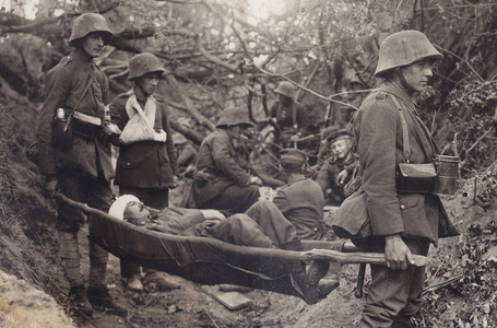 I. WK - Western Front - Wounded (photo)