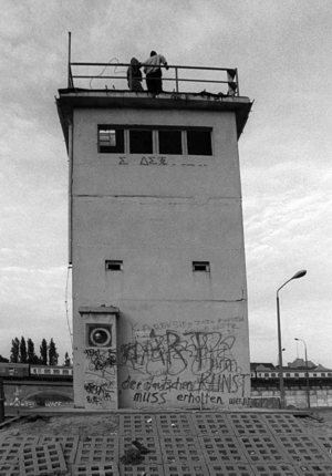 Spreebogen, 1990 (photo)