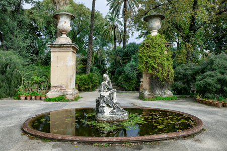 A fountain with a statue, The Botanical Gardens, Palermo, Sicily, Italy (photo)