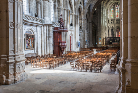 View from nave to choir
cathedrale St Andre, Bordeaux, 2016 (photo)