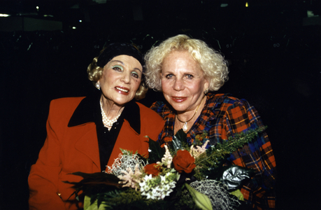 Actress Vera Kalman and daughter Yvonne, 1997 (photo)