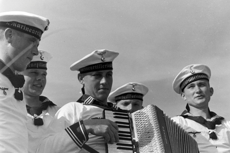 Vacation at the Baltic Sea, Germany 1930s (b/w photo)