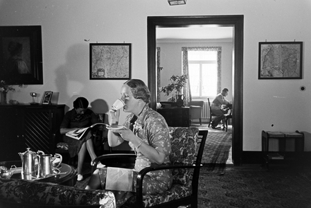 Relaxation in Hotel Wehrle in Triberg during a journey to the Black Forest, Germany 1930s (b/w photo)