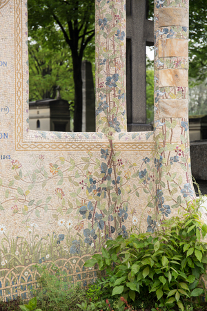 Tomb of Paul and Sophie Walloon. Cemetery of Montparnasse, Paris, 2016 (photograph)