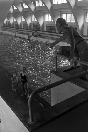 Swimmers in the Hallenbad Heslach swimming pool, Stuttgart, 1930s (b/w photo)