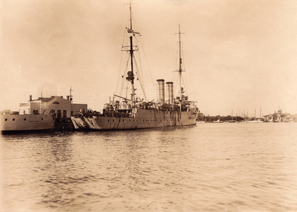 I. WK - cruiser in the port of Reval 1918 (photo)