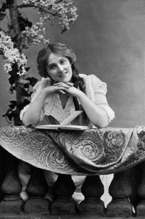 Edna May, actress, Paris, photo by Ellis and Walery from french paper "Le Theatre" july 1906