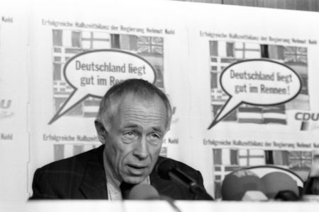 Heiner Geissler (Germany CDU Secretary General) during a press conference on the mid-term review..., 1989 (photo)