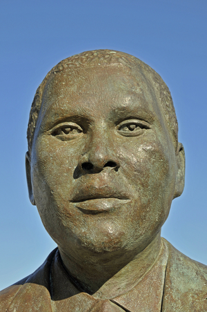 Statue of Albert Luthuli, Nobel Square, Cape Town, South Africa (photo) (see also 696221)