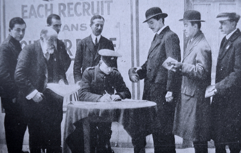 Inspecting papers for applicants to join the army, 1914