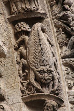 Chartres, Cathedral: West portal, left bay, right side : outer archivolt: Scorpio (photo)