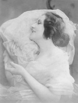 Portrait of a woman, 1922 (b/w photo)